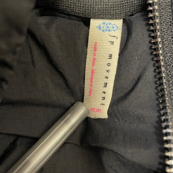 FP Movement Black Nature Seeker Puffer Hooded Vest Free People - Picture 8 of 13